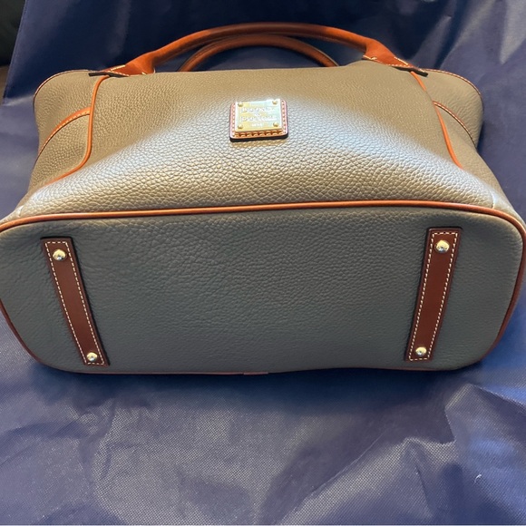 👜 Dooney and Bourke Archives 2009 Leather Kristen Tote - Picture 3 of 7